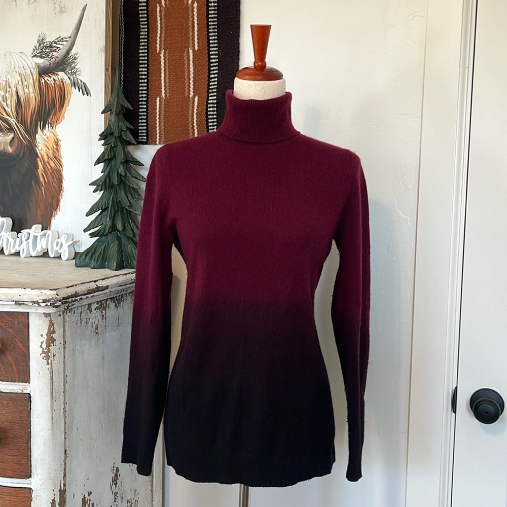 C by Bloomingdale’s 100% 2-ply Cashmere gradient burgundy wine maroon